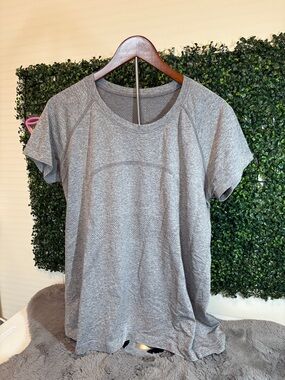 lululemon athletic Gray Short Sleeve Athletic Tee Size 16